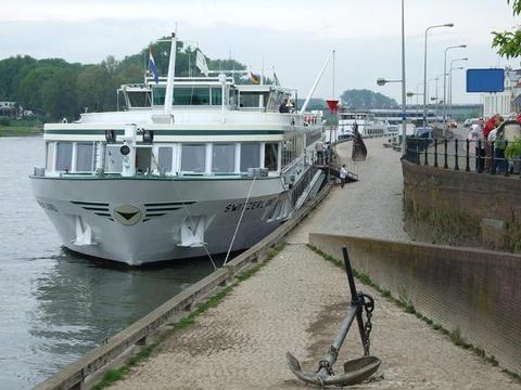 Switzerland Schiff