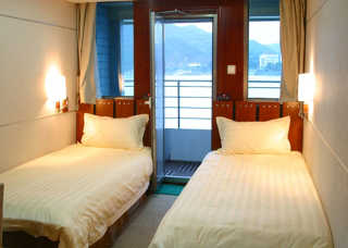 MV Emperor Schiff