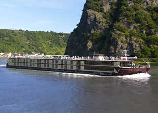 Serenade II Schiff