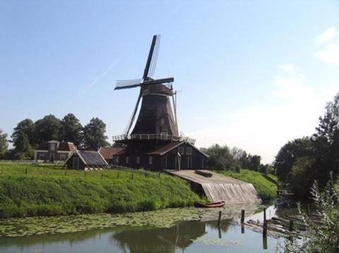 Malerische Polderlandschaften mit Rad & Schiff